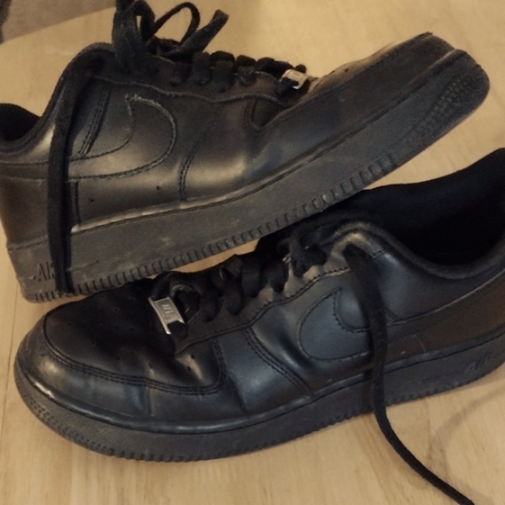 Men's Black Nike Air Force 1 Low Top Sneakers